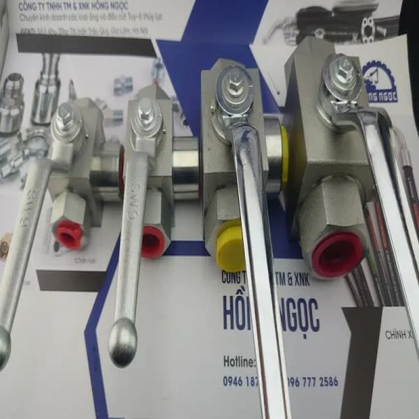 Hydraulic three way valve