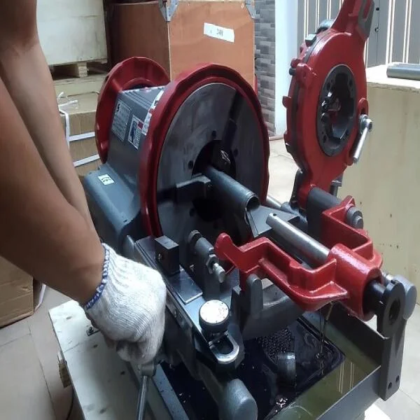 Máy tiện ống nước