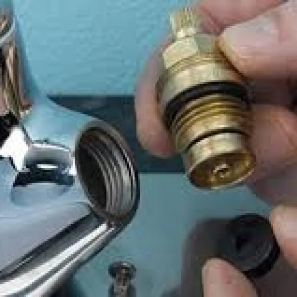 Thay Khóa Nước Âm Tường