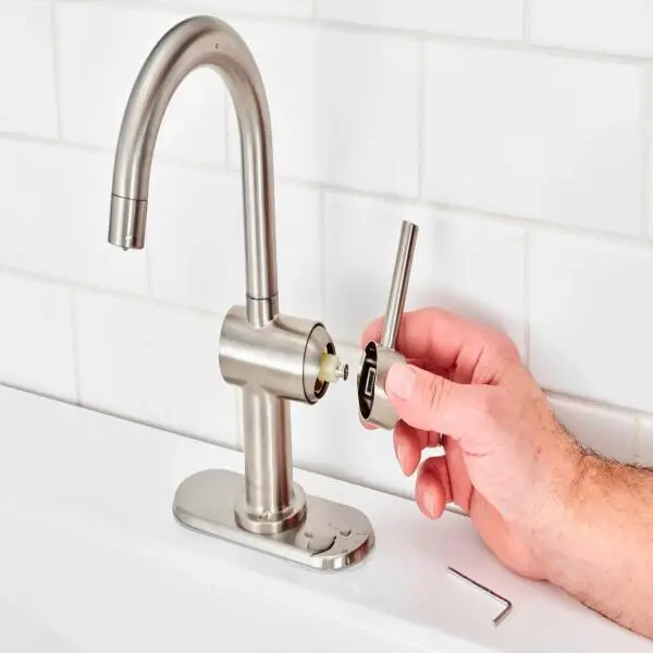 Vòi nước inox bị gãy