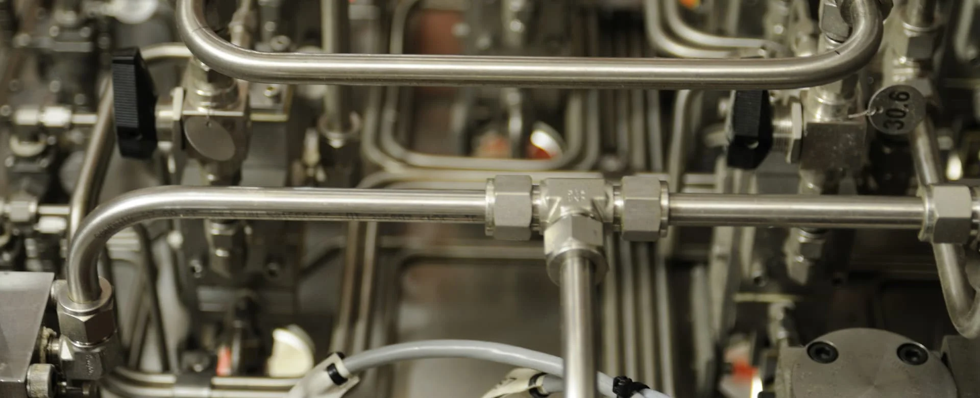 Hình ảnh ống thủy lực chất liệu inox tại nhà máy
